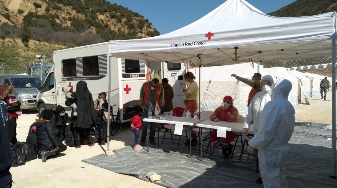 Ο Ερυθρός Σταυρός στην προσφυγική δομή στις Σέρρες 