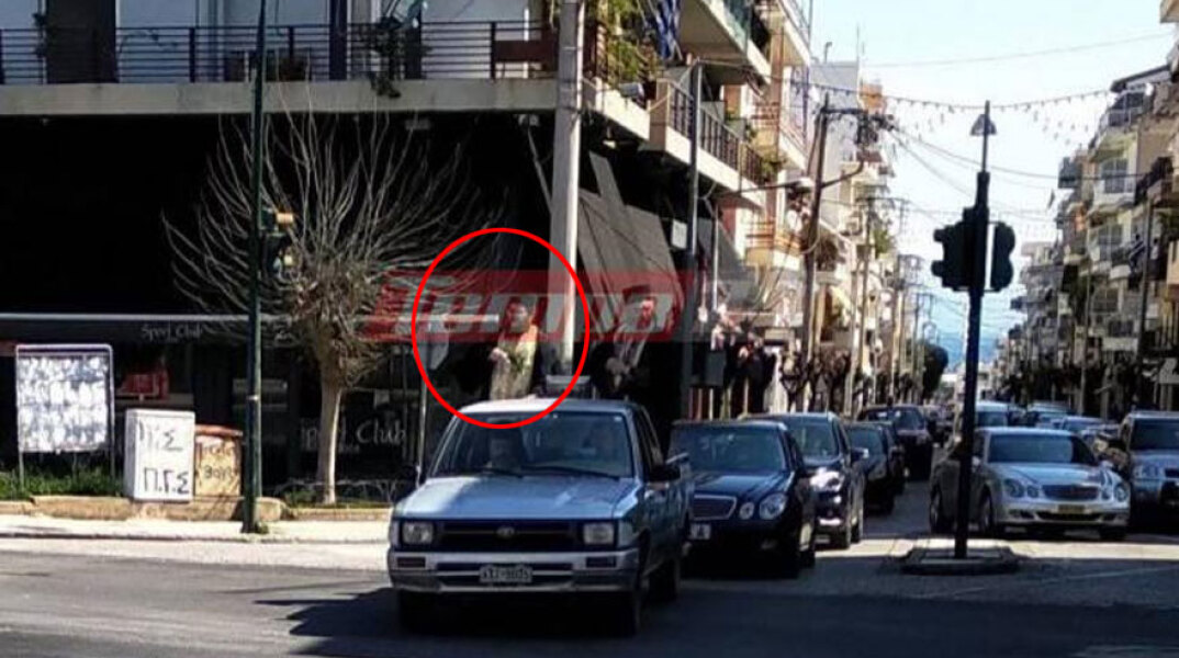 Αγιασμό σε δρόμους στο Αίγιο έριξαν ιερείς πάνω σε αγροτικό για να φύγει ο κορωνοϊός