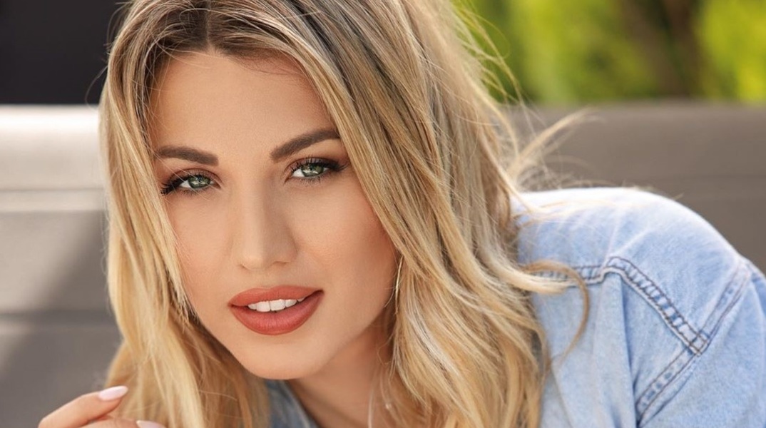 Κωνσταντίνα Σπυροπούλου: Μένει σπίτι και κάνει το σαλόνι γυμναστήριο 