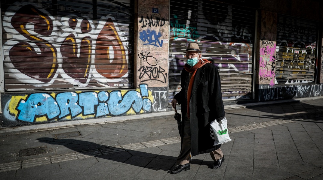 Όποιος νοσεί από κορωνοϊό δεν πρέπει να ντρέπεται ούτε να έχει ενοχές, τονίζει ο ομότιμος καθηγητής πνευμονολογίας ΕΚΠΑ Δημοσθένης Μπούρος