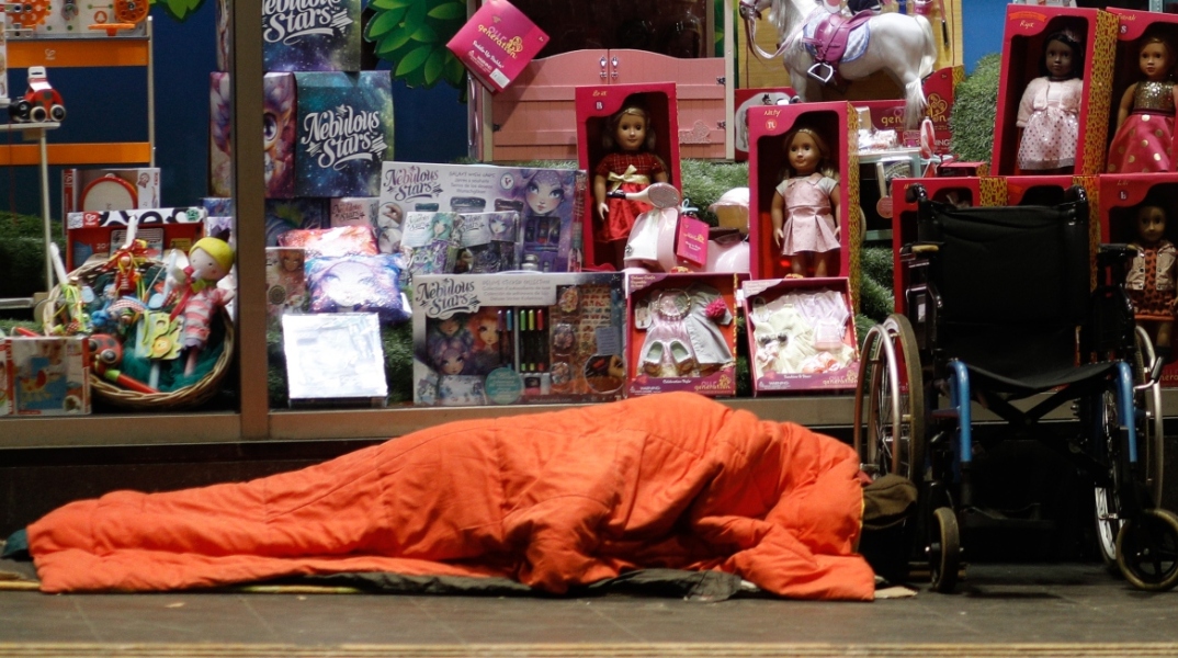 Άστεγος στο κέντρο της Αθήνας