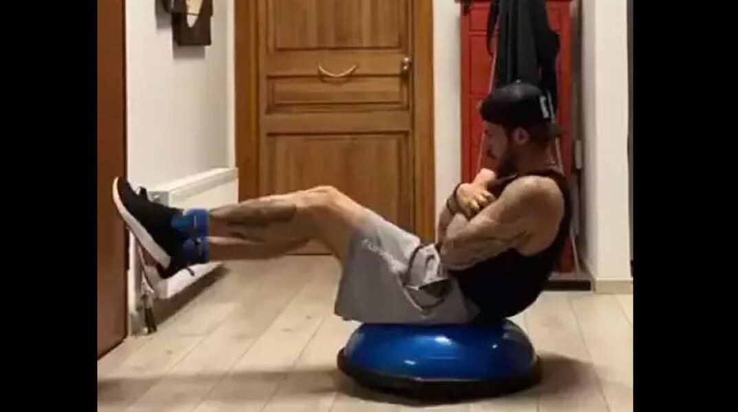 Άκης Πετρετζίκης