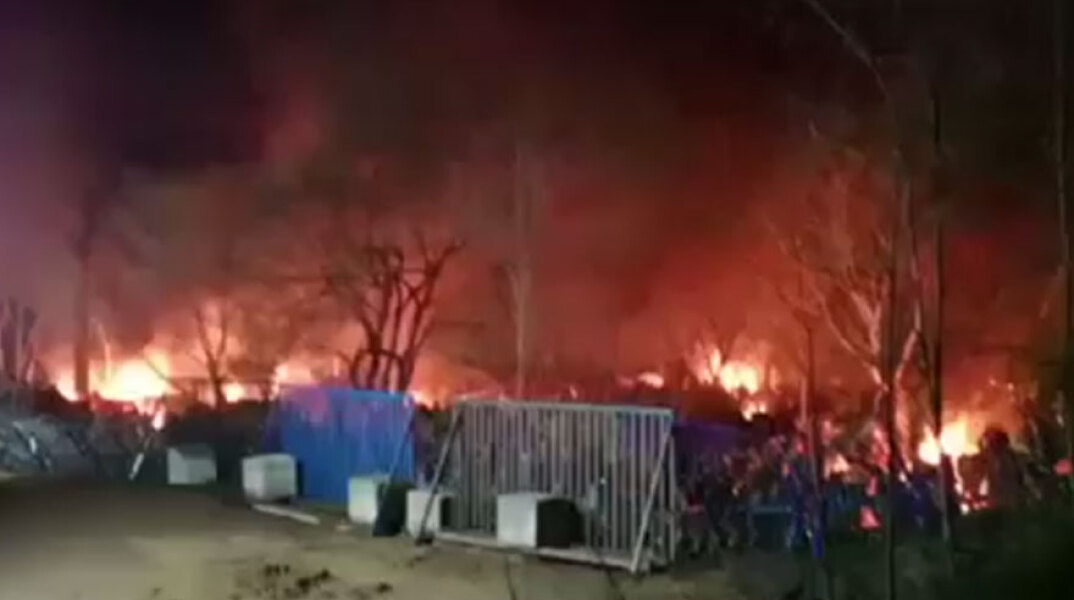 Έβρος: Οι τουρκικές αρχές βάζουν φωτιά στους πρόσφυγες