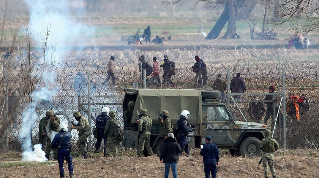 Spiegel: Η Τουρκία κατηύθυνε τα επεισόδια στον Έβρο 