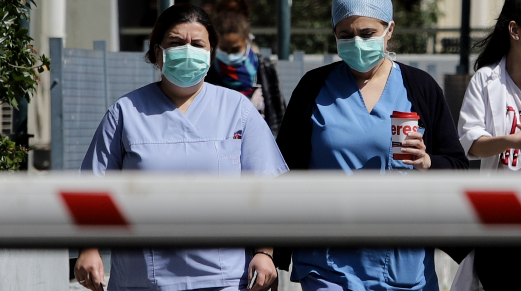 52 φορές πάνω η τιμή των μασκών, λέει η ΠΟΕΔΗΝ 