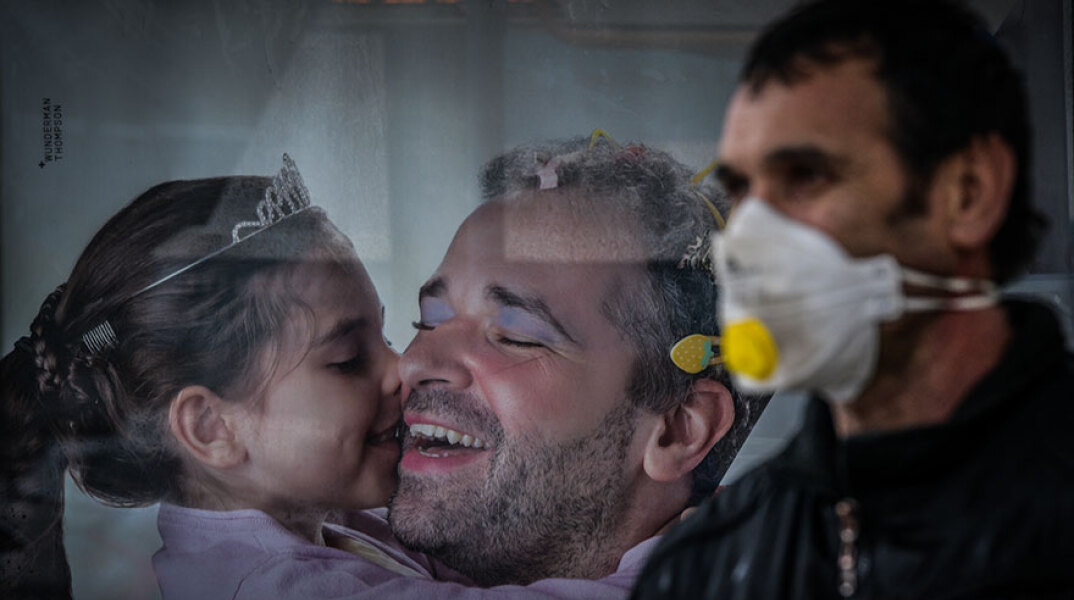 Στιγμιότυπο από την έρημη Αθήνα 