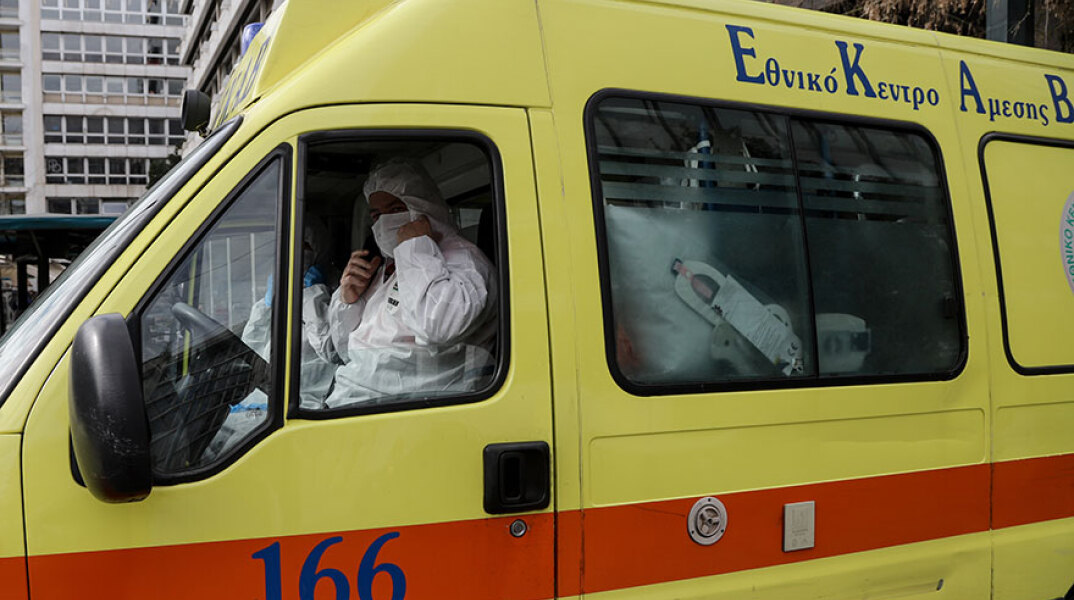 ΕΚΑΒ στη μάχη με τον νέο κορωνοϊό 