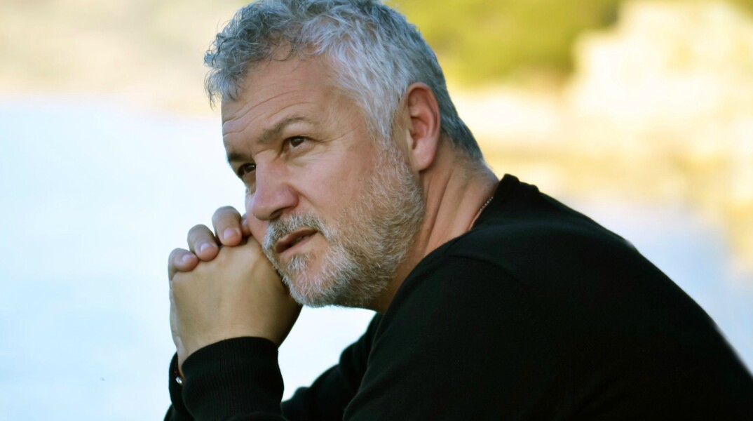 Ο συγγραφέας Σπύρος Πετρουλάκης 