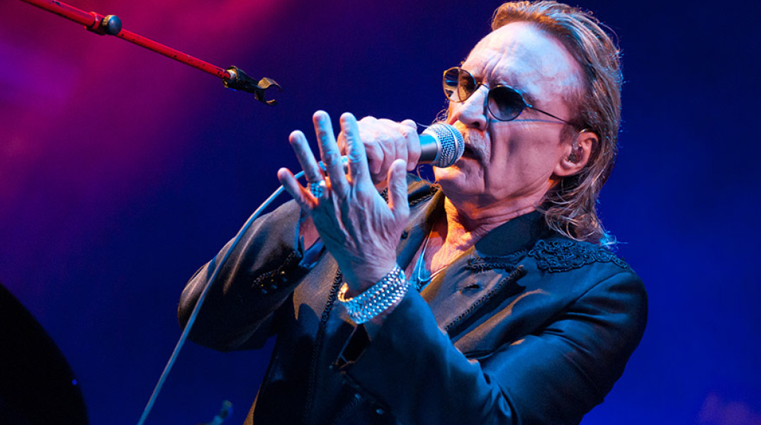 Κορωνοϊός: Με αναπνευστική ανεπάρκεια ο τραγουδιστής Κριστόφ