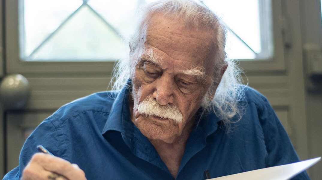 Μανώλης Γλέζος