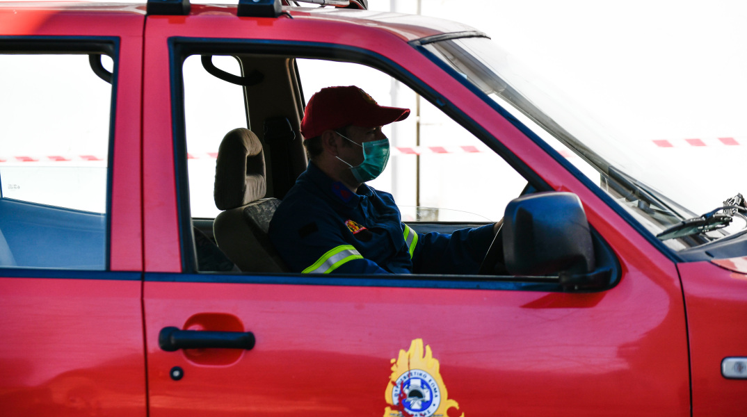 Φωτιά κατέστρεψε κλειστή δομή ΜΚΟ στη Λέσβο 