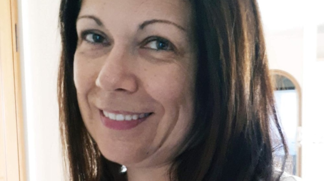 #menoumespiti με την Athens Voice: Η Publishing Director των εκδ. Ψυχογιός, Αγγέλα Σωτηρίου, περιγράφει μία μέρα στο σπίτι, εν μέσω πανδημίας κορωνοϊού