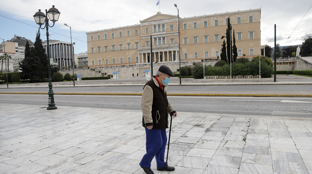 Κορωνοϊός στην Ελλάδα: Αυξάνονται τα κρούσματα και οι νεκροί