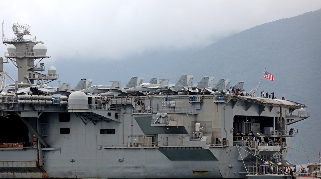 Κορωνοϊός σε αμερικανικό αεροπλανοφόρο με 4.000 ναύτες 