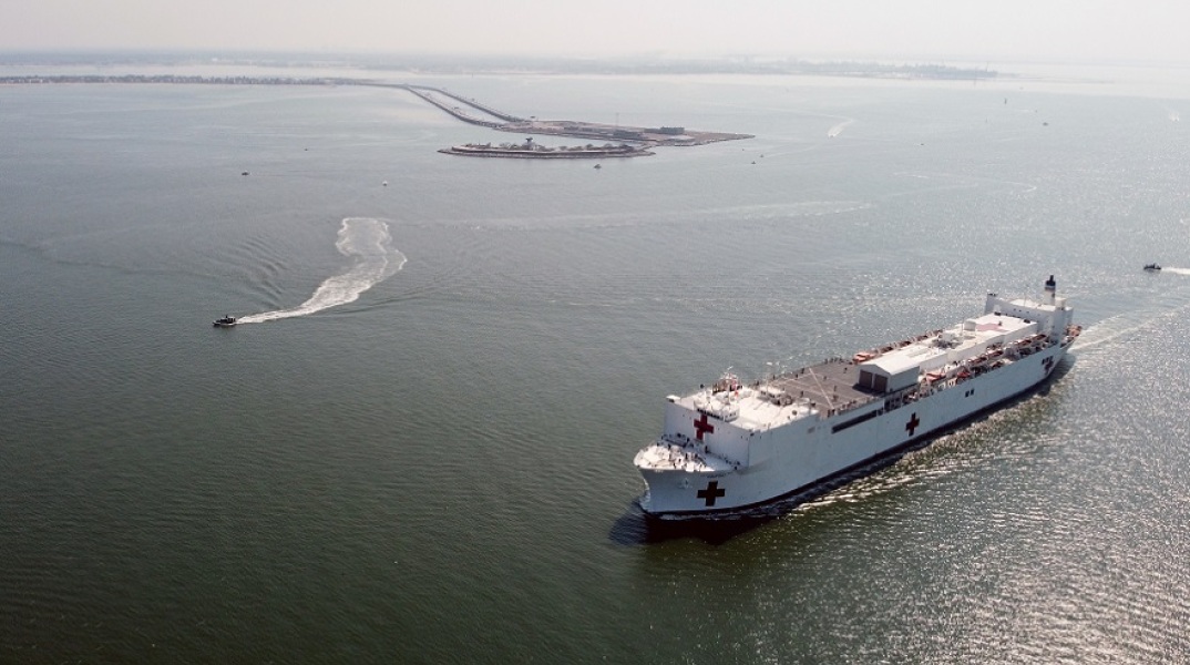 Έφτασε στην Νέα Υόρκη το πλωτό στρατιωτικό νοσοκομείο USNS Comfort