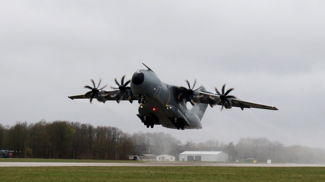 Απογείωση του στρατιωτικού αεροπλάνου βοήθειας της Ρωσίας στις ΗΠΑ