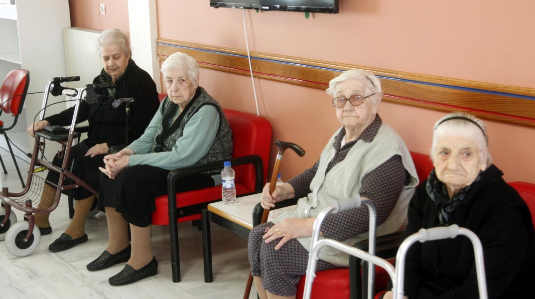 Κάλεσμα σε εθελοντές για μονάδες φροντίδας ηλικιωμένων 
