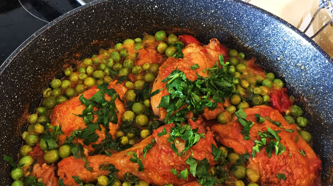 Ο Δημήτρης Ξανθούλης μένει σπίτι και μαγειρεύει