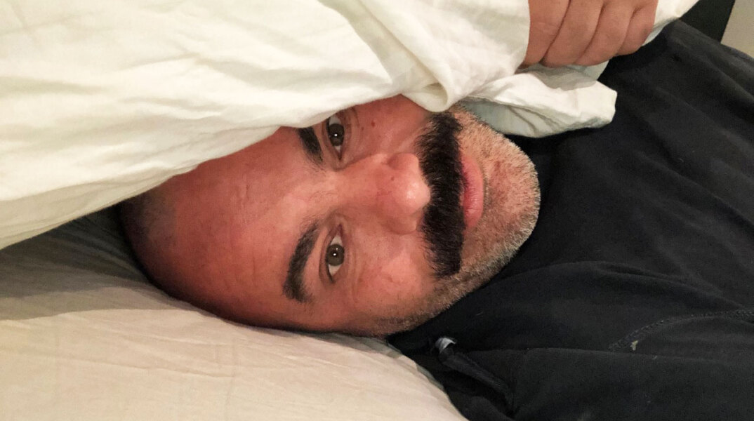 O Βασίλης Καλλίδης μένει σπίτι και μαγειρεύει κοτόσουπα