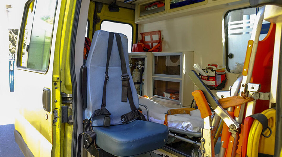 ΕΚΑΒ στη μάχη με τον νέο κορωνοϊό 