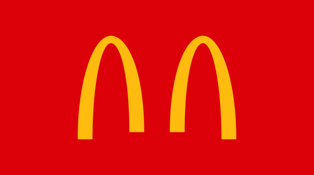 Το «πειραγμένο» λογότυπο των McDonald's με απόσταση ανάμεσα στις 2 καμάρες του "Μ"