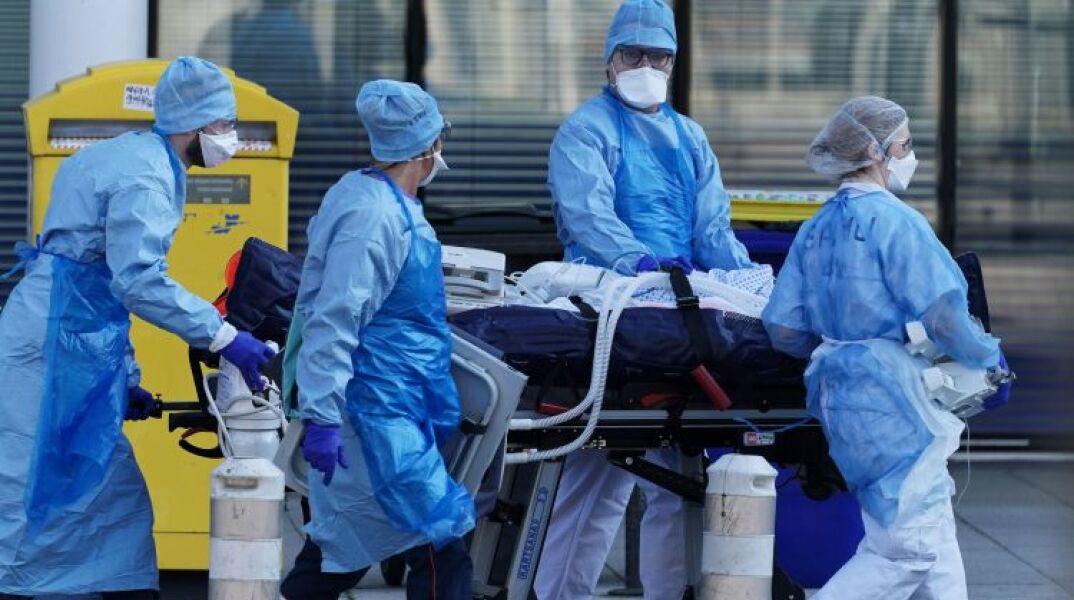 833 νέοι θάνατοι στη Γαλλία λόγω κορωνοϊού