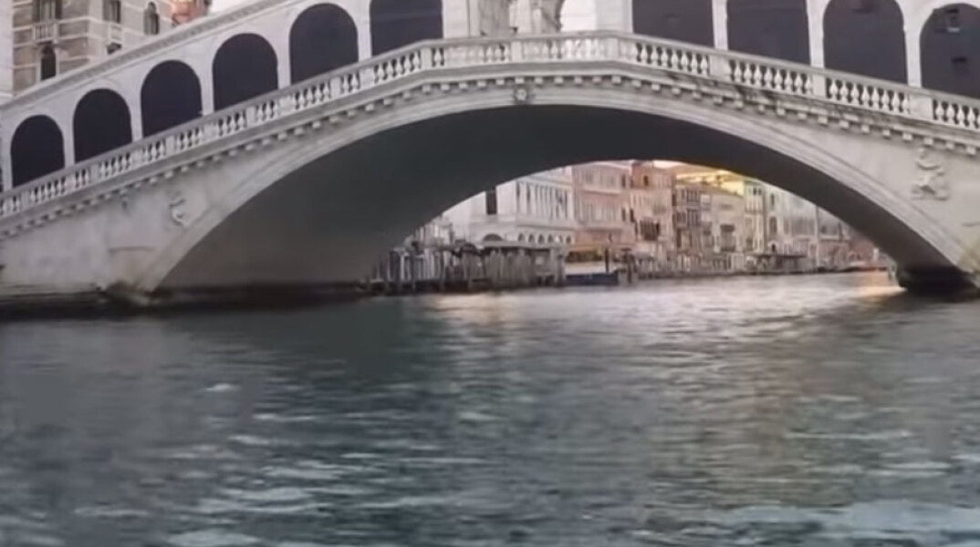 Κορωνοϊός: Καμία γόνδολα δεν κυκλοφορεί πλέον στα κανάλια της Βενετίας