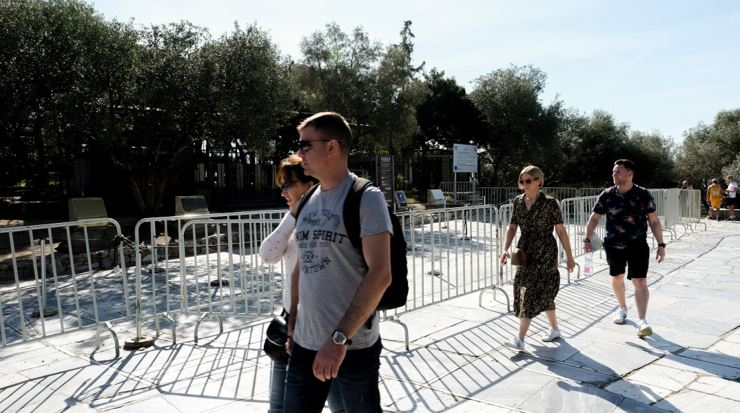 Προς ένταξη στα μέτρα στήριξης οι ξεναγοί 