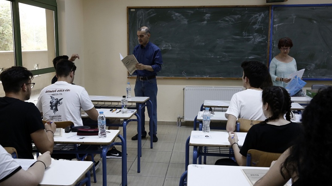 Μειώθηκε η ύλη των πανελλαδικών εξετάσεων