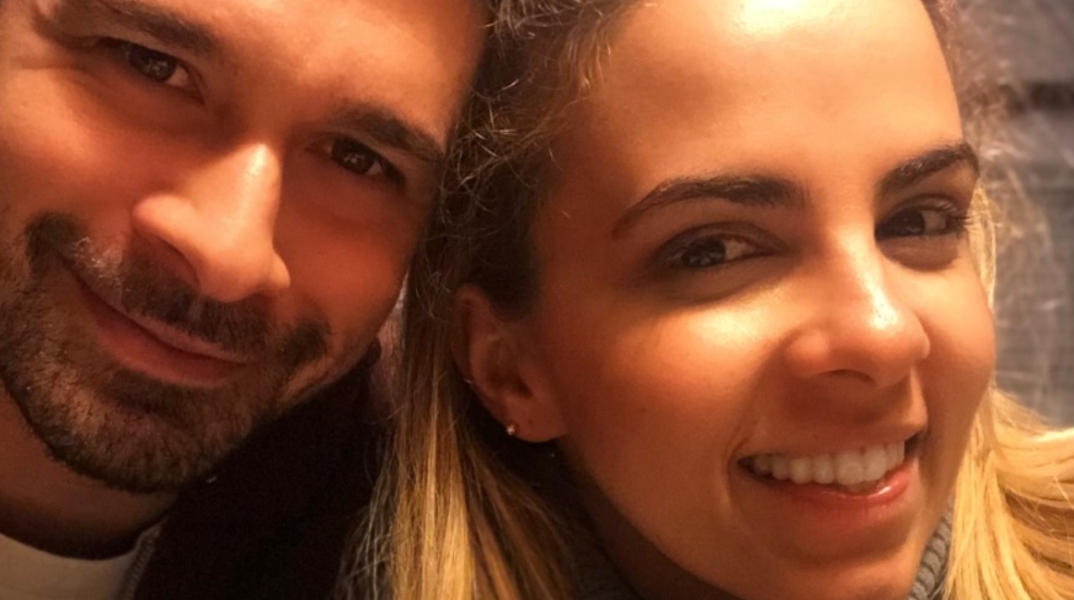 #menoumespiti με την Athens Voice: Η Τζένη Μελιτά περιγράφει πώς περνάει στο σπίτι ένα ζευγάρι με ένα σκυλί εν μέσω πανδημίας κορωνοϊού