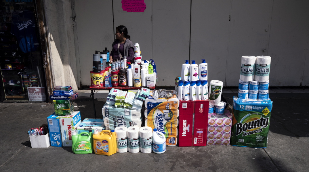 ΗΠΑ: Χτύπησε τη μητέρα του γιατί του έκρυψε το χαρτί υγείας 