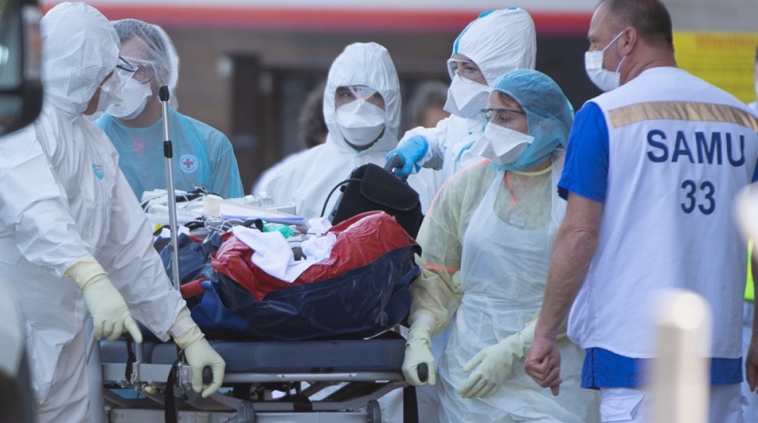 987 νέοι θάνατοι στη Γαλλία από κορωνοϊό