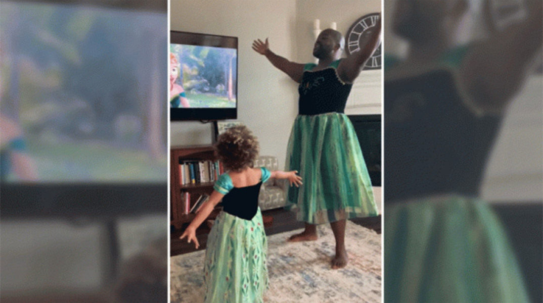 Ο μπαμπάς κάνει την καραντίνα παιχνιδάκι