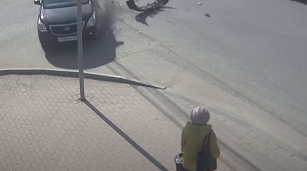 Είχε Άγιο μια γυναίκα πεζή στη Ρωσία - Γλίτωσε παρά τρίχα σε σοβαρό τροχαίο