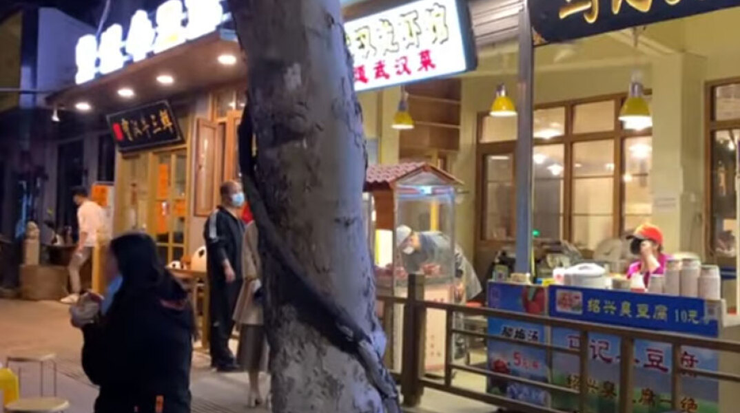 Κορωνοϊός: Ουχάν... by night μετά τον τερματισμό της καραντίνας - Νυχτερινή έξοδος για τους κατοίκους