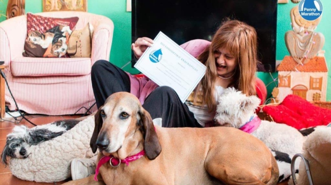 Η Τζόις Ευείδη με τα αδέσποτά της