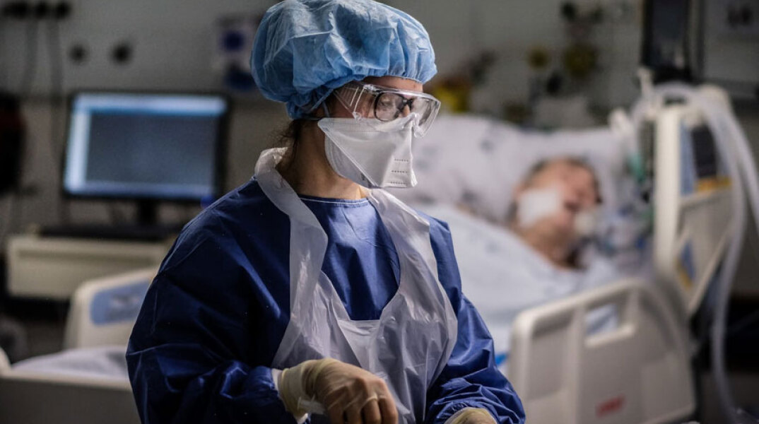 Το τελευταίο 24ωρο πέθαναν στις ΗΠΑ περισσότεροι από 2.000 ασθενείς με κορωνοϊό