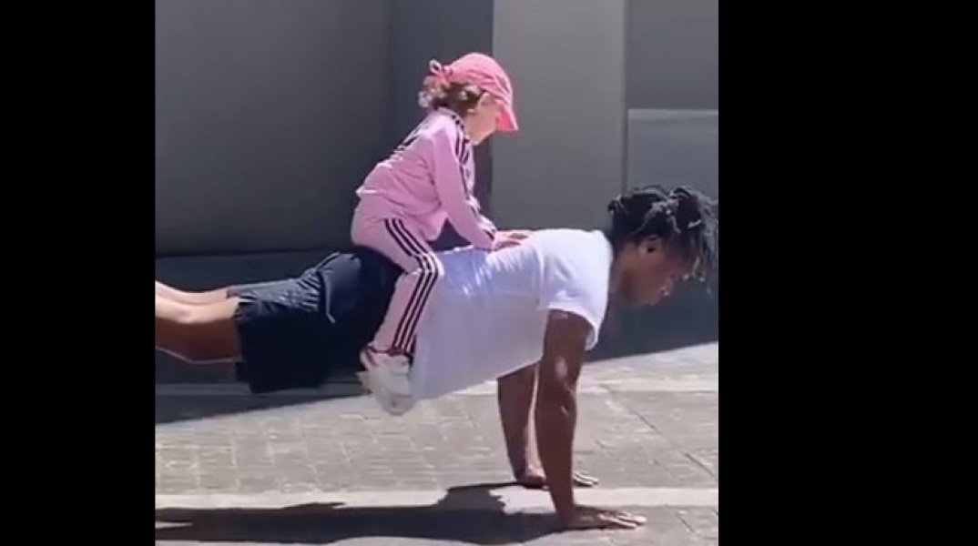 Ο Ολυμπιακός κάνει παιχνίδι το «Μένουμε Σπίτι»