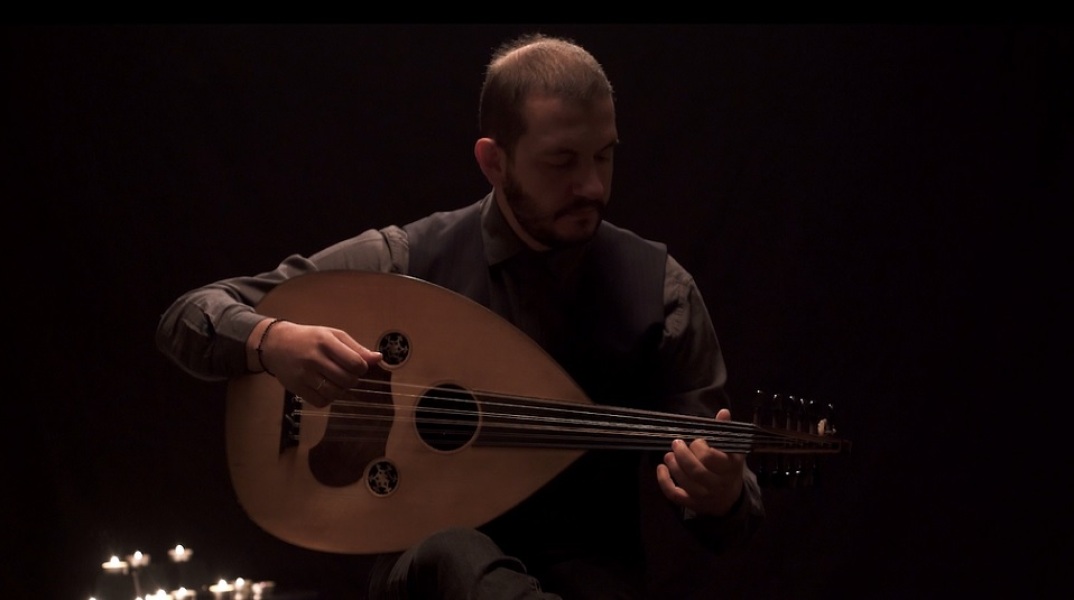 Ο Θωμάς Κωνσταντίνου παρουσιάζει το νέο του δίσκο «Holy Week»