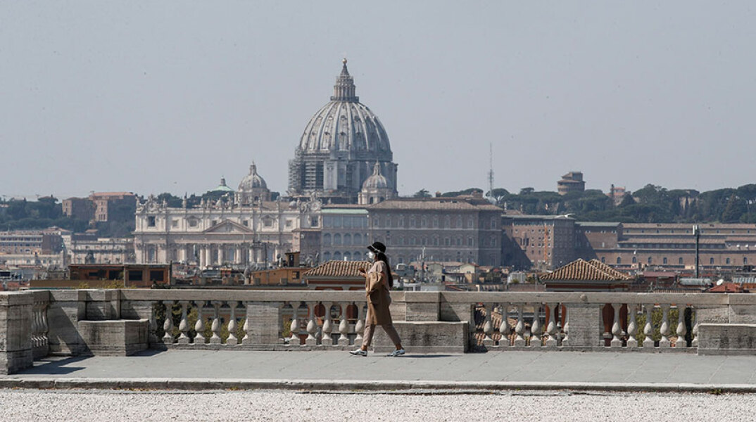 Κορωνοϊός: Σπίτι πέρασαν το Καθολικό Πάσχα οι Ιταλοί - Δεν εγκατέλειψαν τις πόλεις