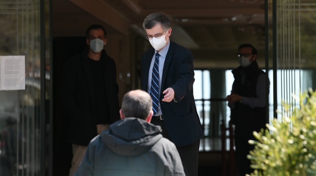 Στο γηροκομείο της Νέας Μάκρης ο Τσιόδρας