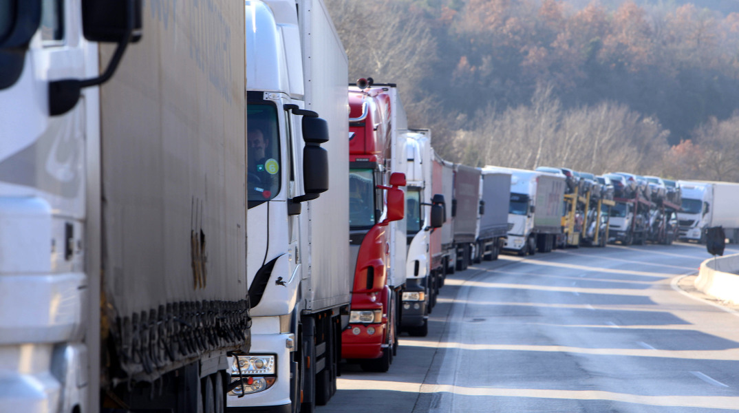 Ενίσχυση €5.000 ανά αυτοκίνητο ζητούν οι ιδιοκτήτες φορτηγών