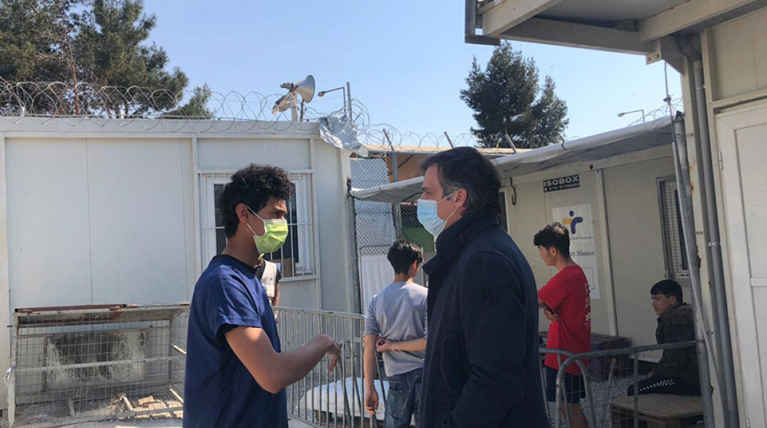 Ο Πρόεδρος του ΕΟΔΥ στο ΚΥΤ Μεταναστών Μόριας