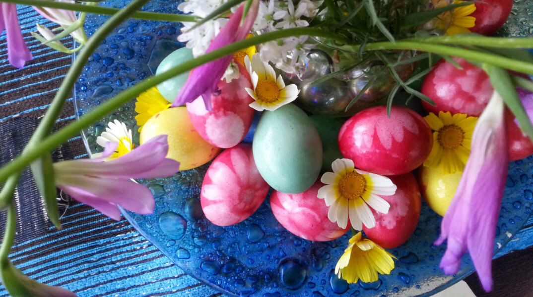 Πασχαλινά αυγά βαμμένα με φυσικές βαφές