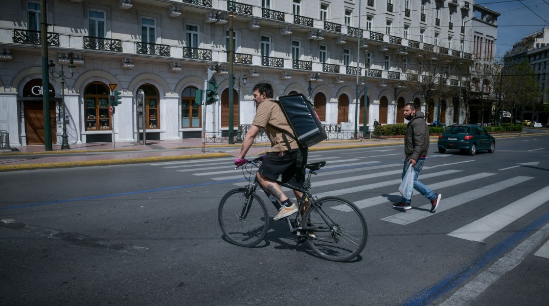 ΑΘΗΝΑ ΑΔΕΙΟΣ ΔΡΟΜΟΣ ΣΤΙΓΜΙΟΤΥΠΟ ΠΕΡΙΟΡΙΣΜΕΝΗ ΚΥΚΛΟΦΟΡΙΑ ΕΚΤΑΚΤΑ ΜΕΤΡΑ ΑΠΑΓΟΡΕΥΣΗ ΕΜΠΟΔΙΣΗ ΔΙΑΣΠΟΡΑ ΚΟΡΟΝΟΙΟΣ ΚΟΡΩΝΟΙΟΣ COVID19