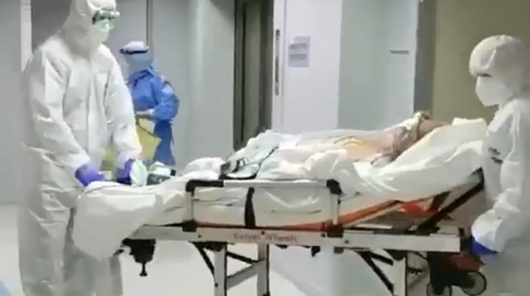 «Στο καλό!»: Ασθενής με κορωνοϊό βγαίνει από την Εντατική στο Νοσοκομείο Ασκληπιείο της Βούλας