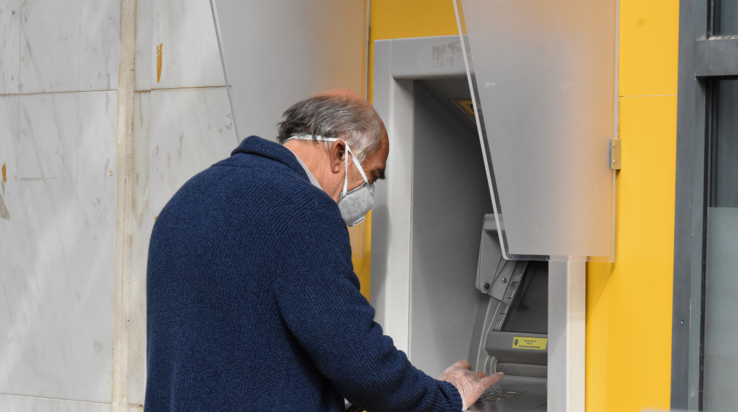 Από αύριο η προκαταβολή 400 ευρώ στους επιστήμονες 