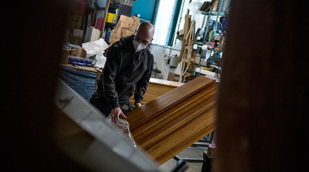 Γαλλία: Ανακοινώθηκαν 1.438 θάνατοι από κορωνοϊό