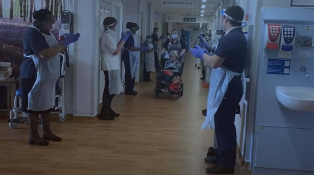 Η Κόνι Τίτσεν είναι 106 ετών και νίκησε τον κορωνοϊό - Εξιτήριο με χειροκροτήματα