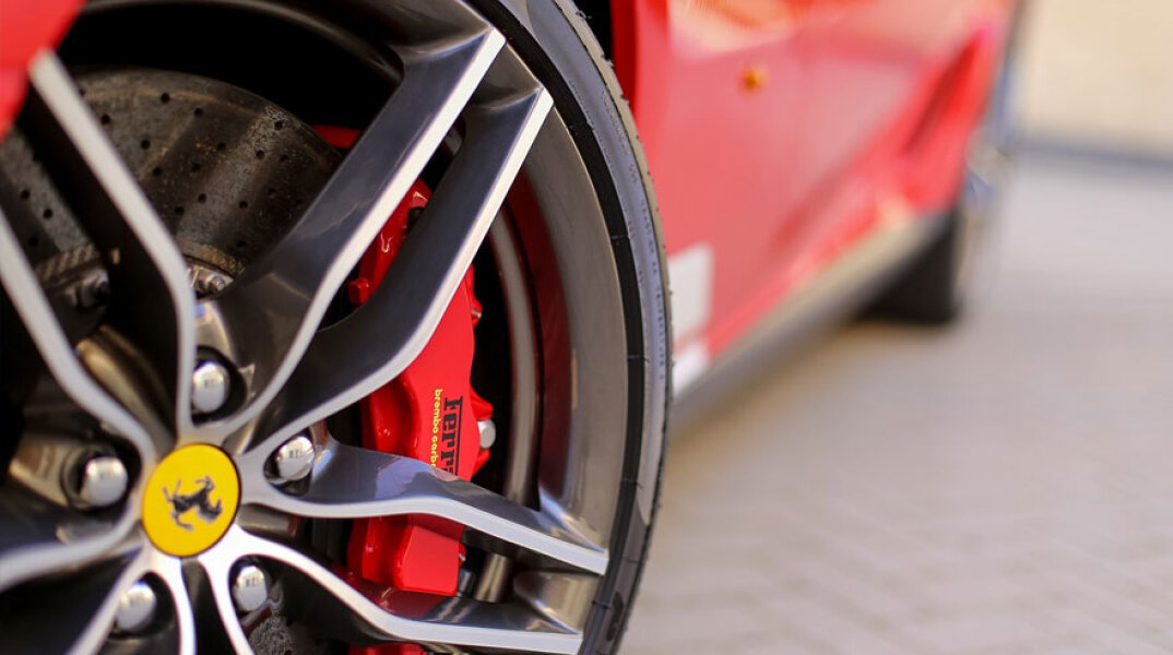 Παρά τον κορωνοϊό η μία παραγγελία διαδέχεται την άλλη για τα νέα μοντέλα της Ferrari